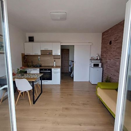 Apartments Jelka Banjol Екстер'єр фото
