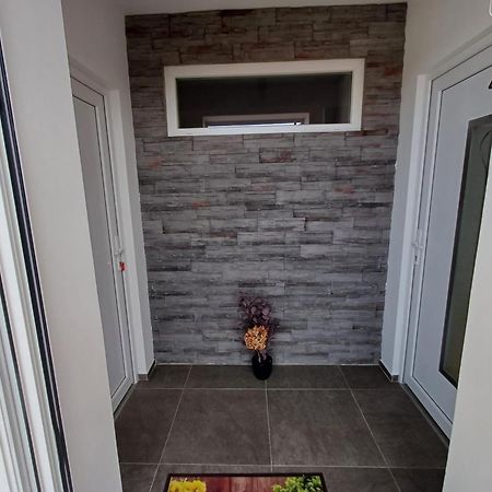 Apartments Jelka Banjol Екстер'єр фото