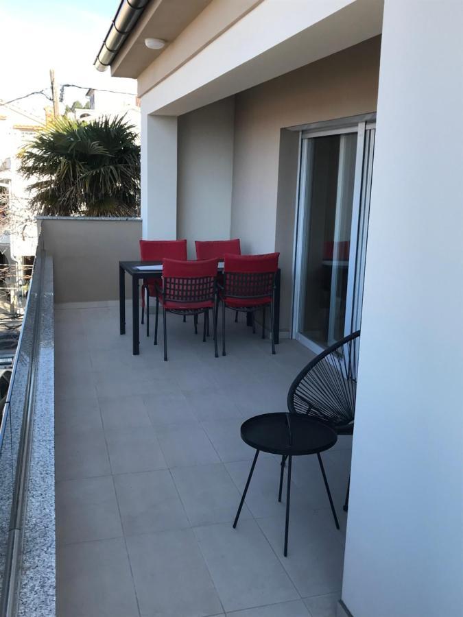 Apartments Jelka Banjol Екстер'єр фото