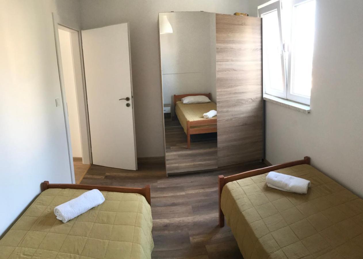 Apartments Jelka Banjol Екстер'єр фото