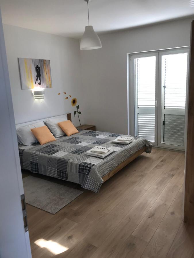 Apartments Jelka Banjol Екстер'єр фото