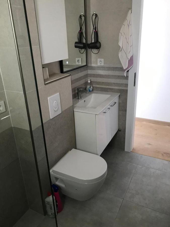 Apartments Jelka Banjol Екстер'єр фото