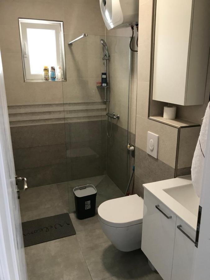 Apartments Jelka Banjol Екстер'єр фото
