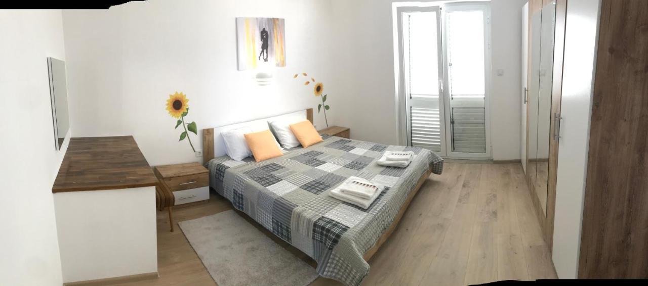 Apartments Jelka Banjol Екстер'єр фото