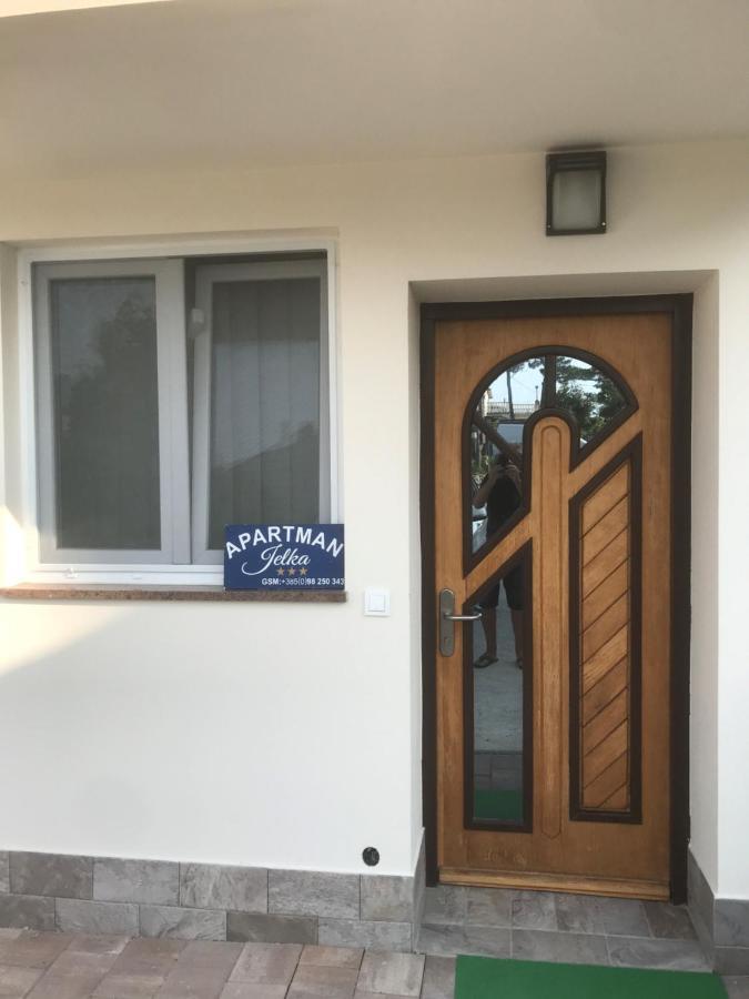 Apartments Jelka Banjol Екстер'єр фото
