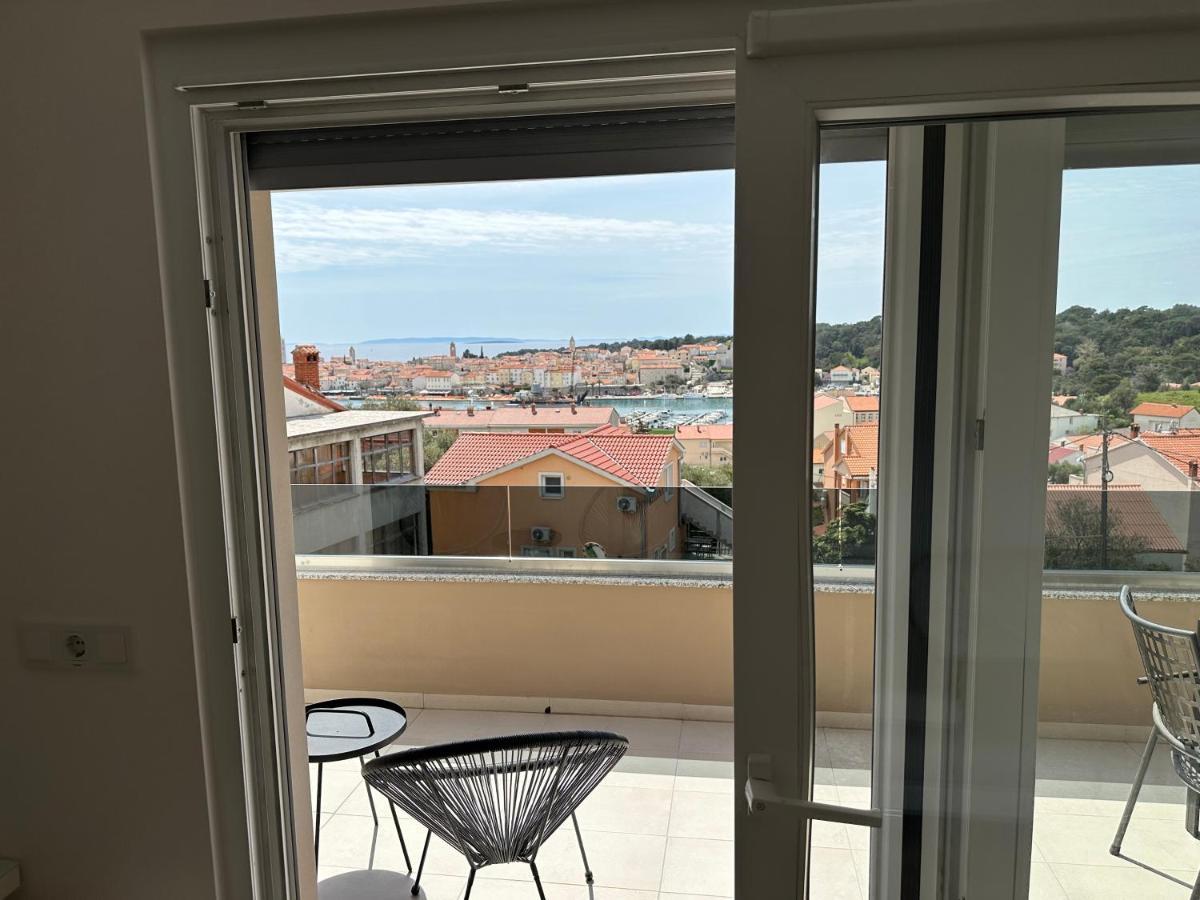 Apartments Jelka Banjol Екстер'єр фото