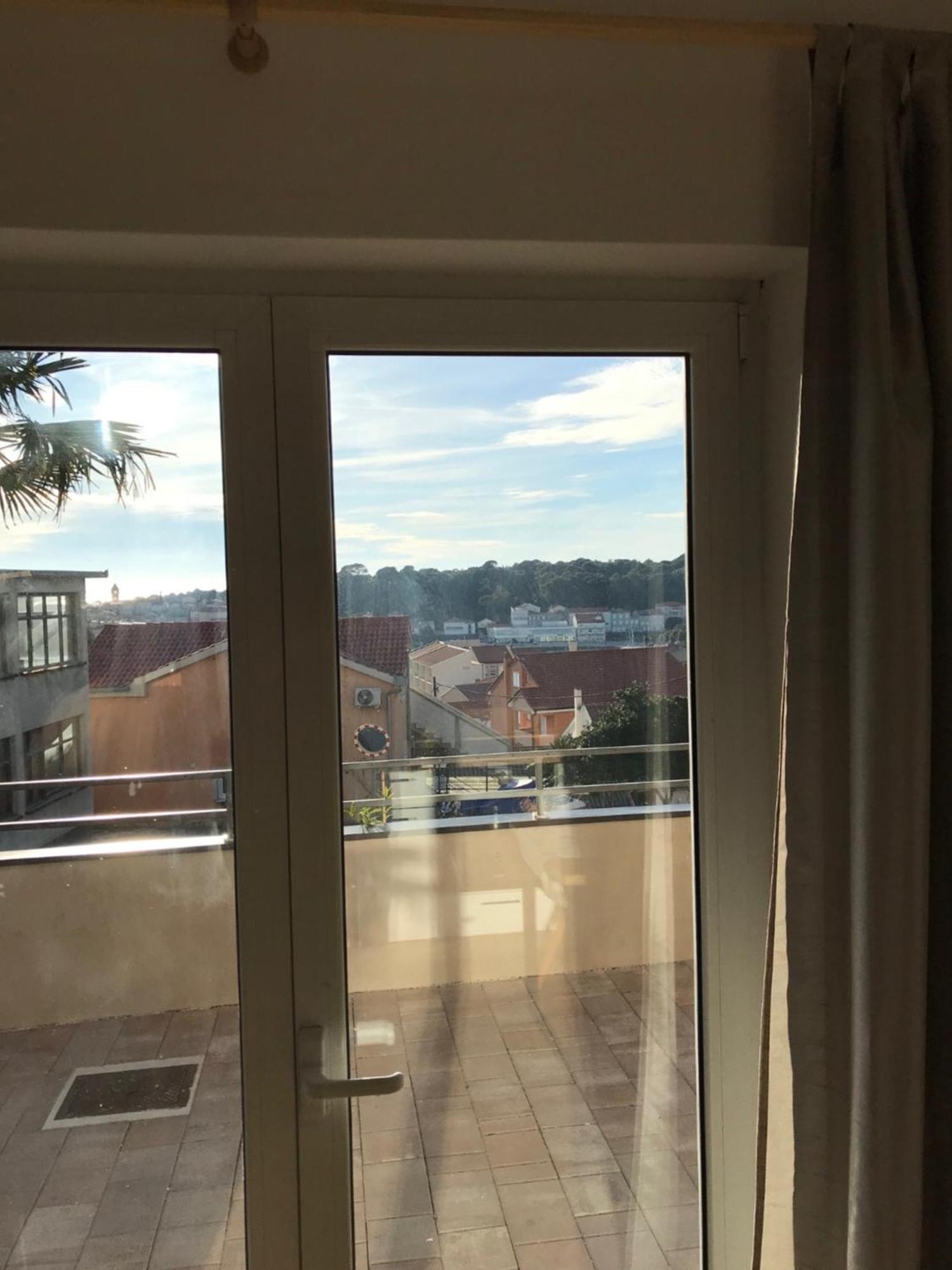 Apartments Jelka Banjol Екстер'єр фото