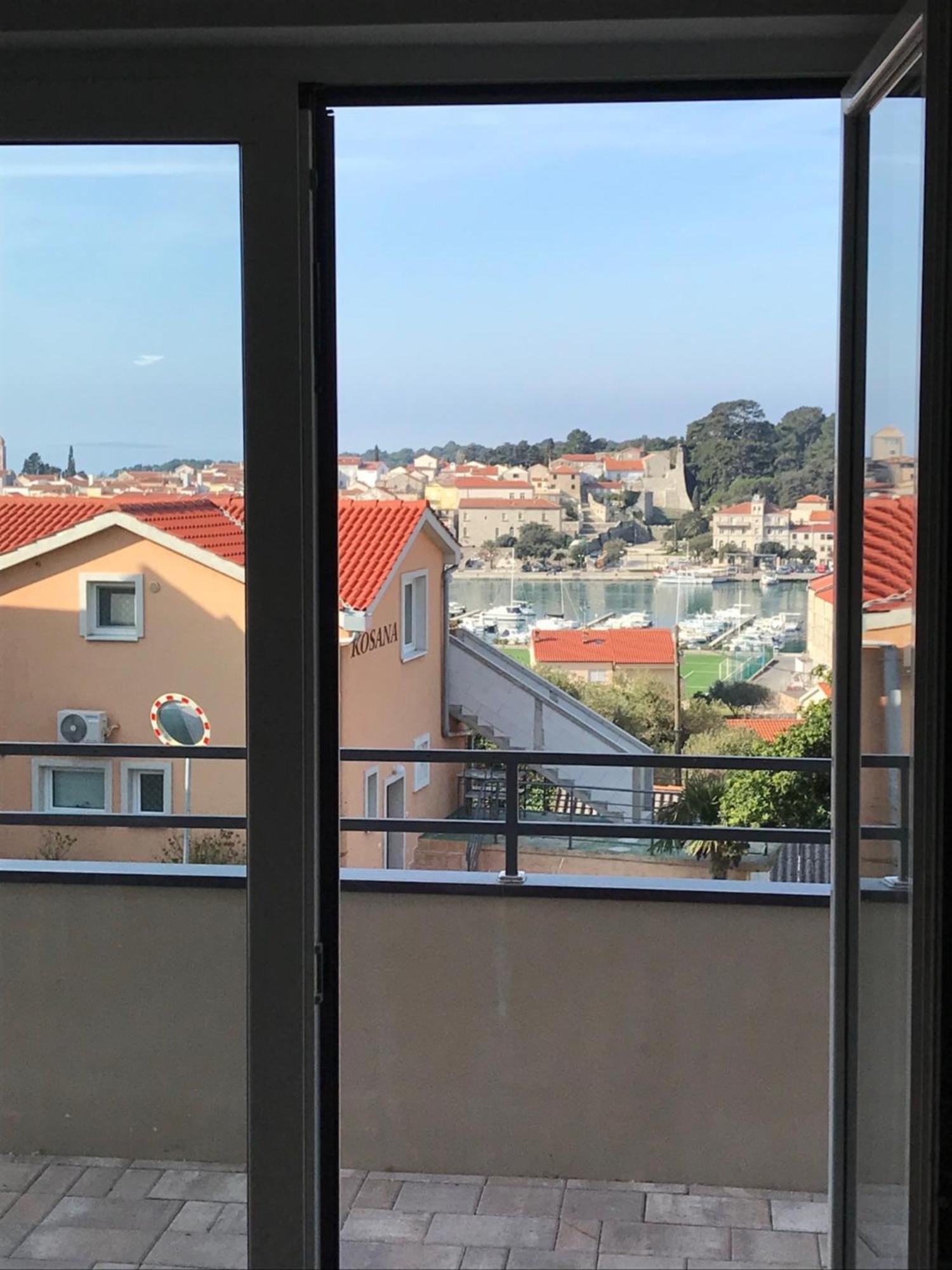 Apartments Jelka Banjol Екстер'єр фото