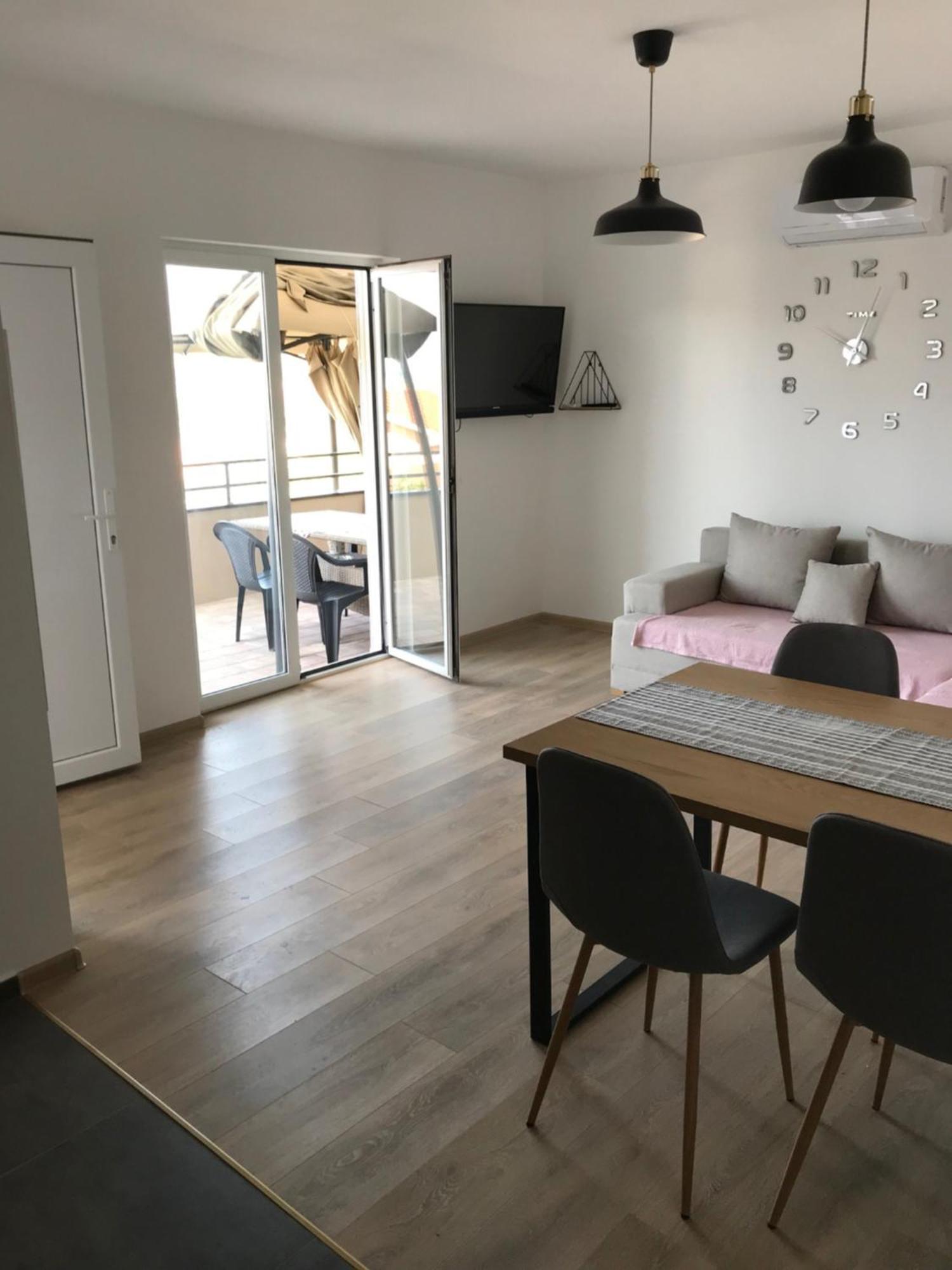 Apartments Jelka Banjol Екстер'єр фото