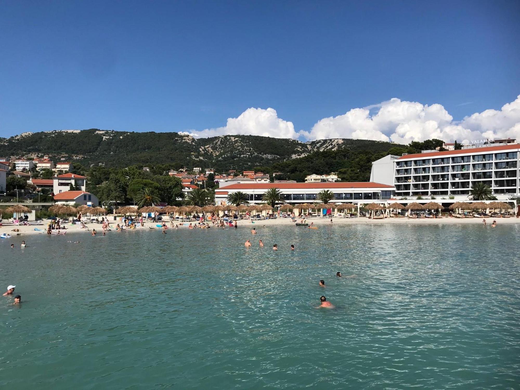 Apartments Jelka Banjol Екстер'єр фото