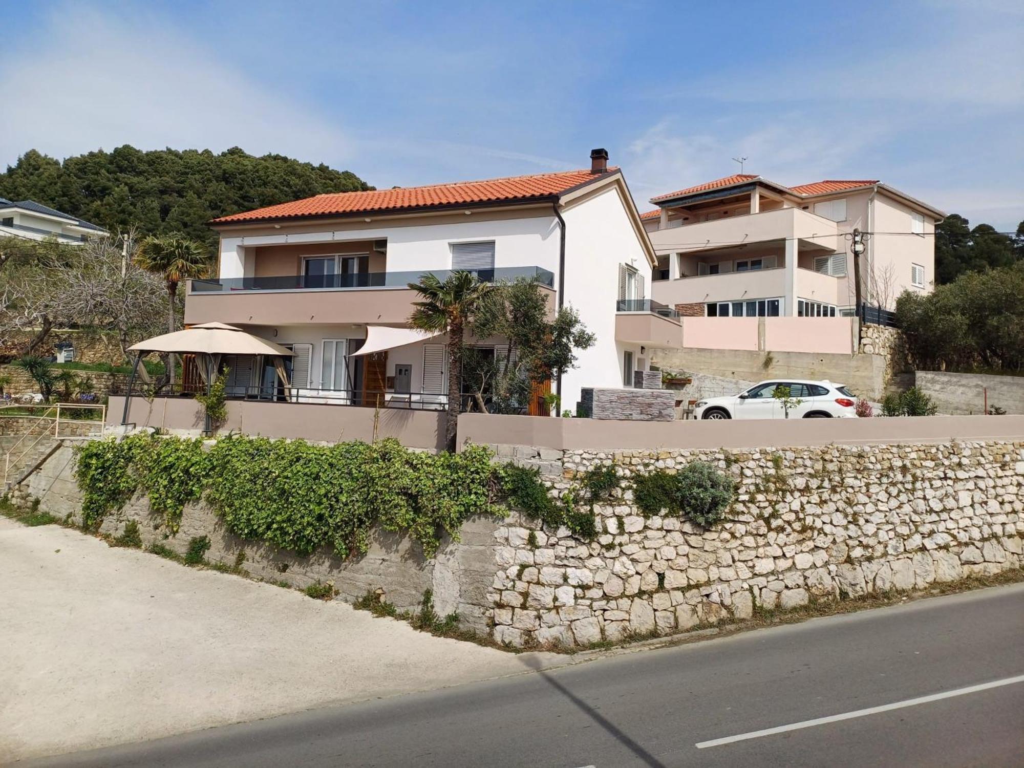 Apartments Jelka Banjol Екстер'єр фото