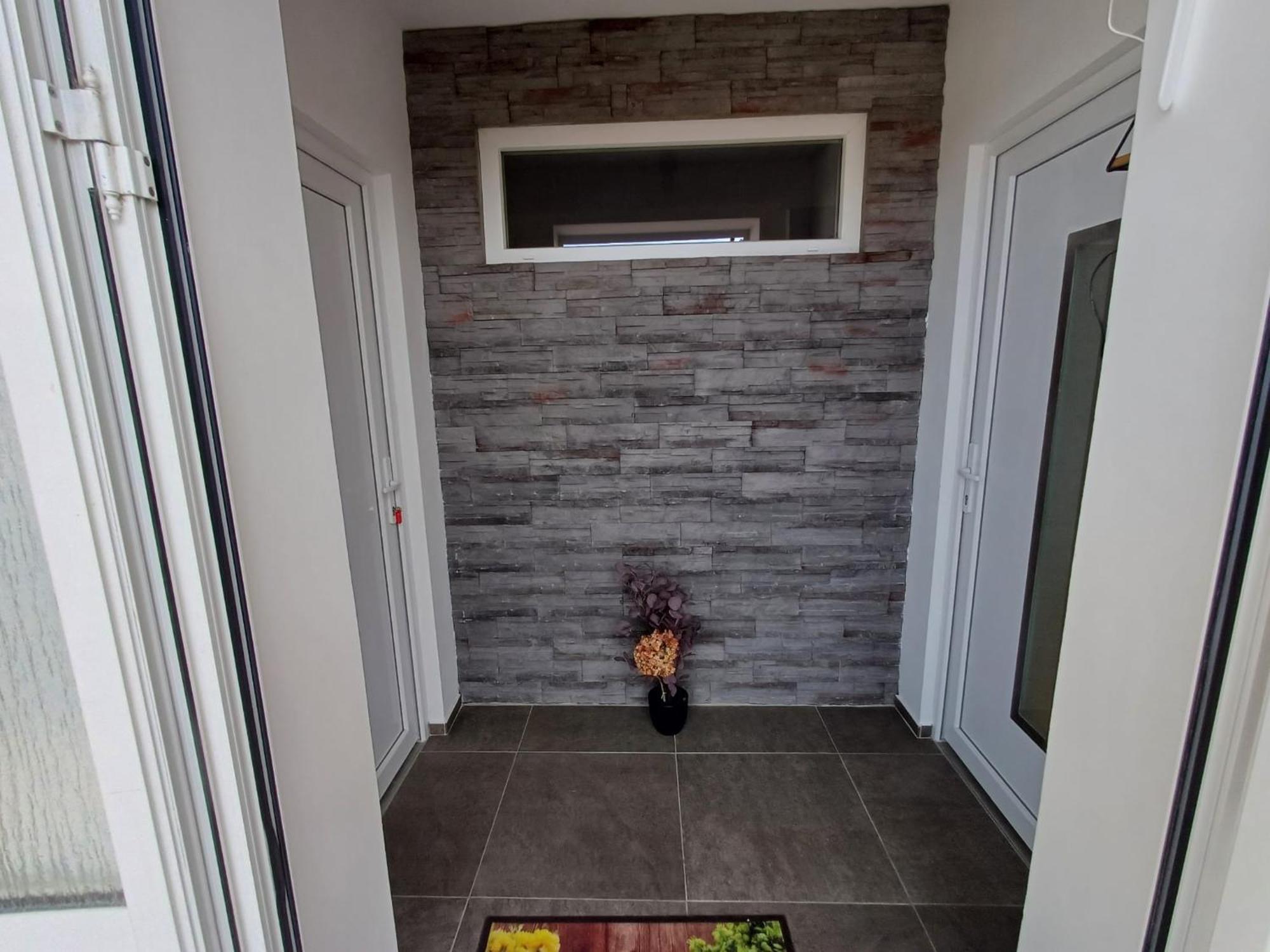 Apartments Jelka Banjol Екстер'єр фото