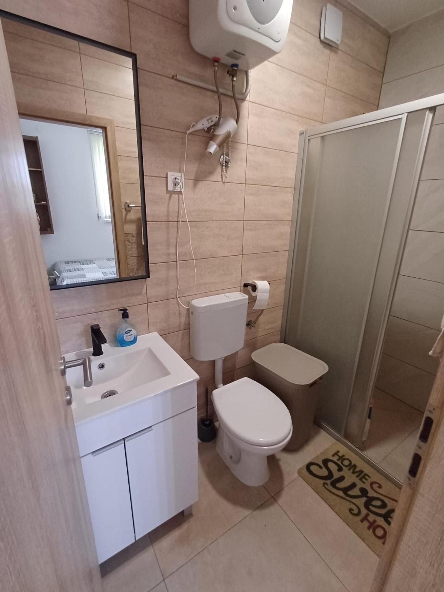 Apartments Jelka Banjol Екстер'єр фото