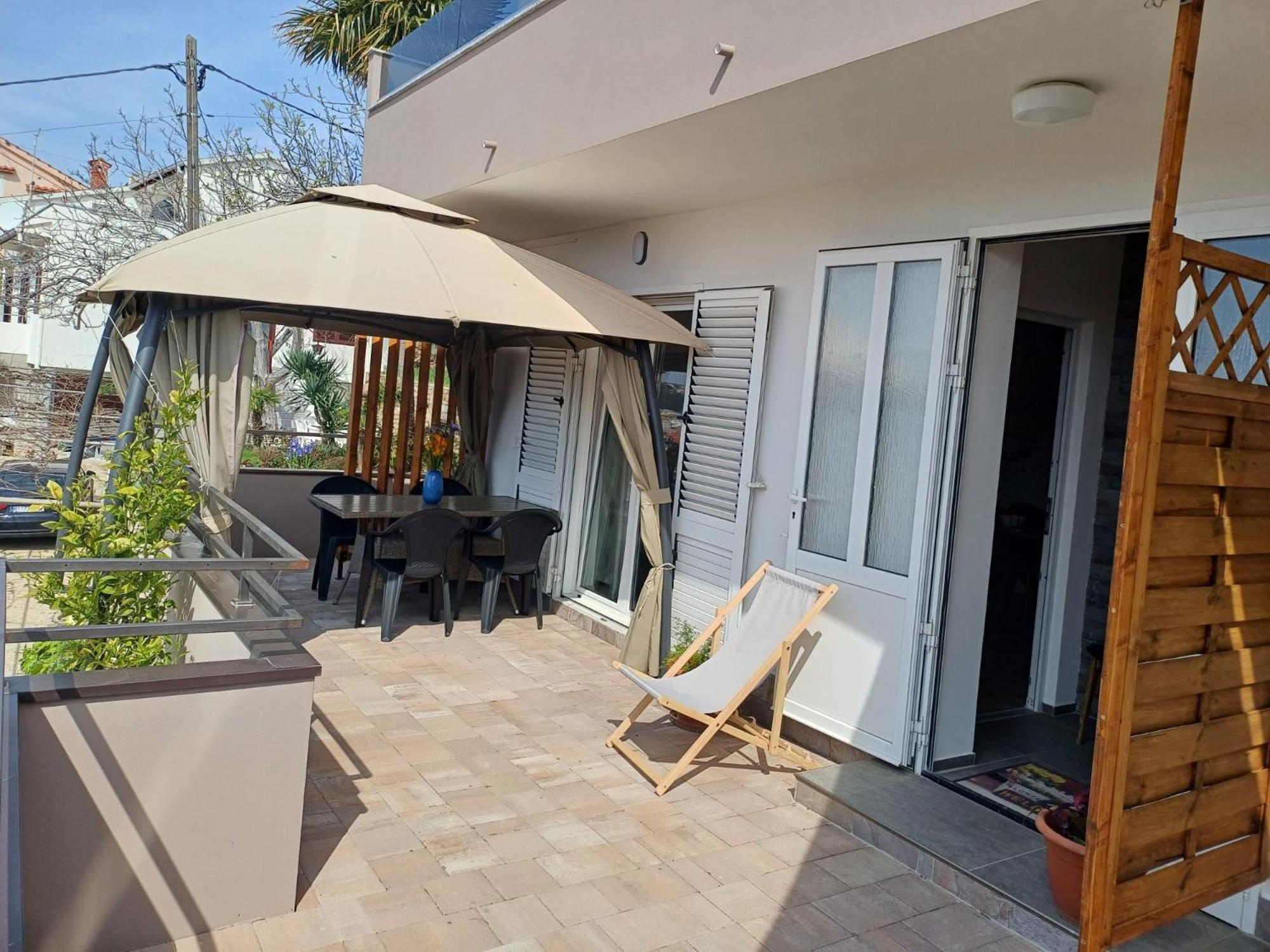 Apartments Jelka Banjol Екстер'єр фото