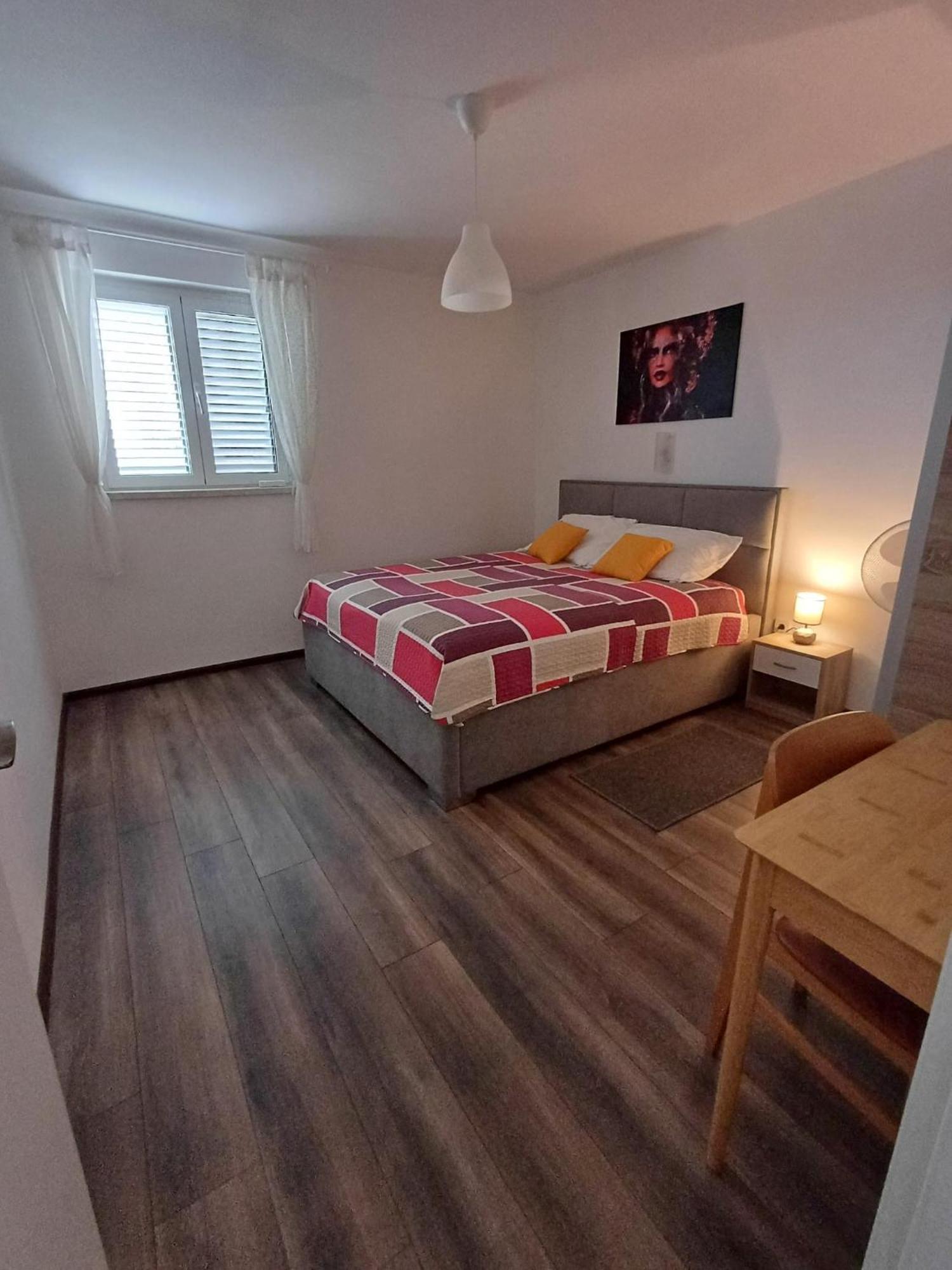 Apartments Jelka Banjol Екстер'єр фото
